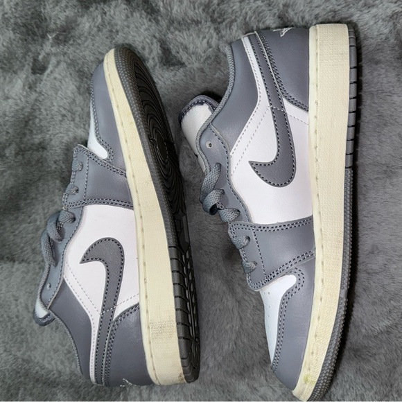 Low Jordan 1s - Picture 2 of 5